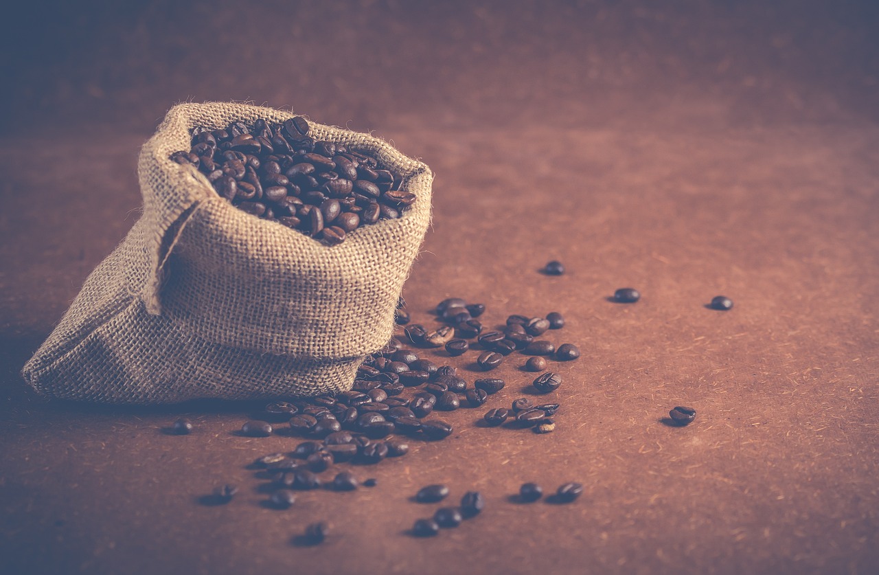 コーヒーを飲んだ後に口臭が気になる理由は？